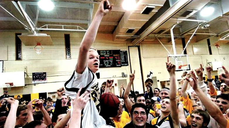 La historia de Jason McElwain, el niño autista que levantó a un pabellón entero