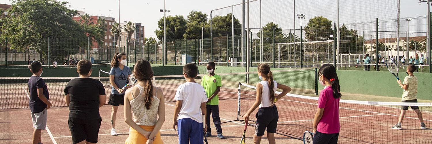 Clinic de tenis para los niños del Centro Fundación Rafa Nadal de Valencia