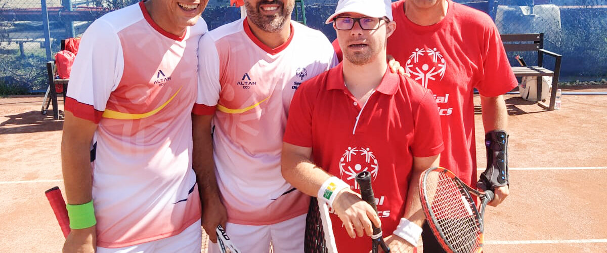 Los deportistas de Más Que Tenis participan en el European Unified Tennis